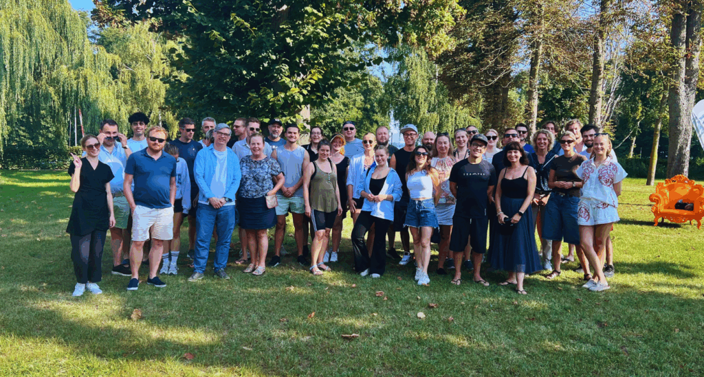 Group photo of Reliance employees, with Maximilian below as Marketing Manager at invesdor